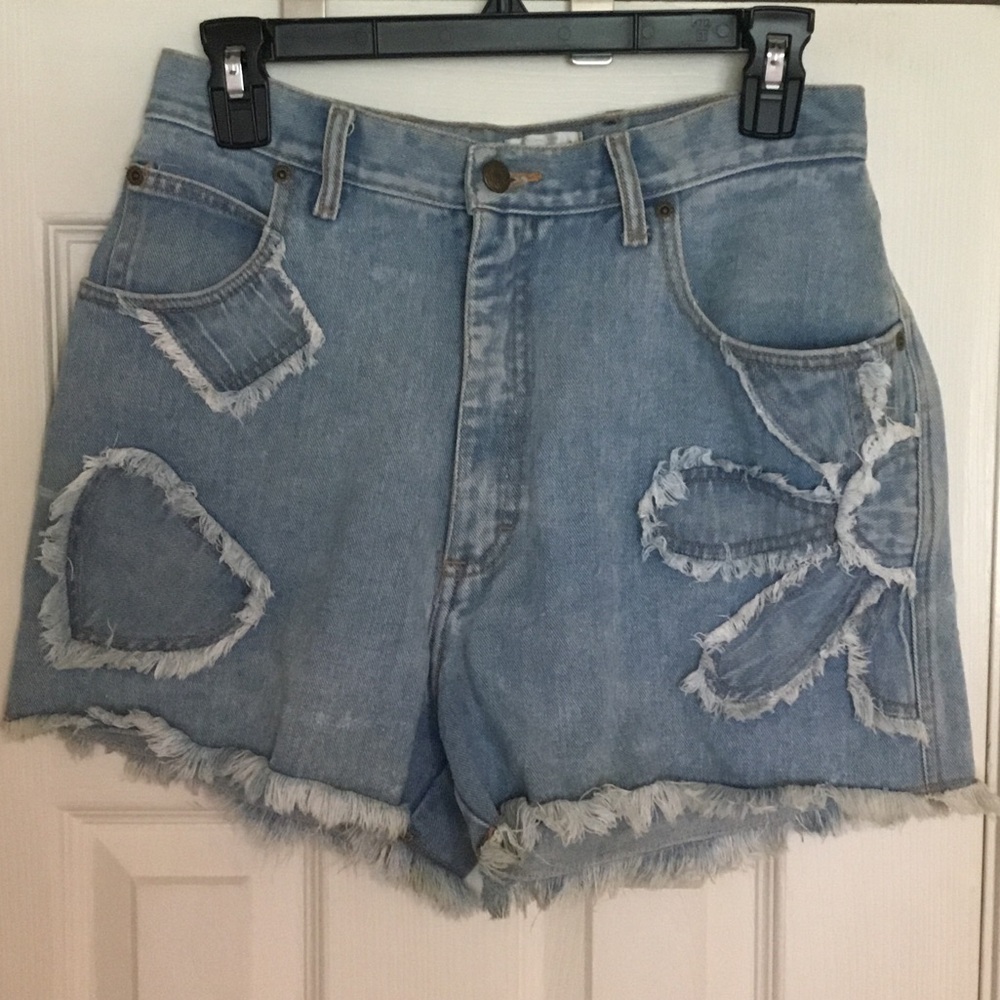Vintage Light Blue Moda Distressed Floral Patch Denim Shorts-